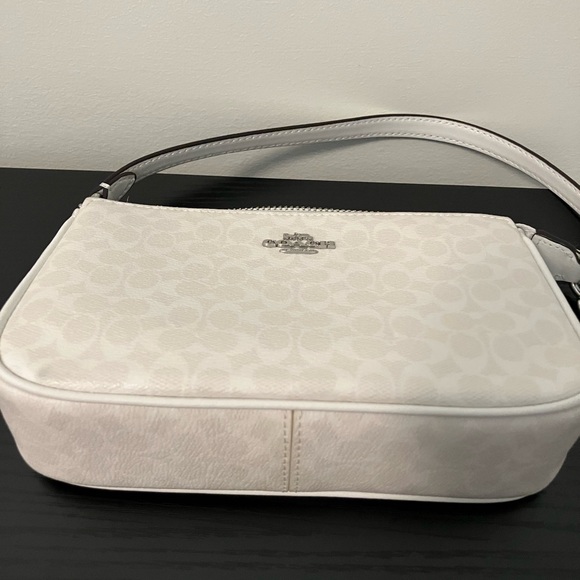 COACH Handbag - Picture 4 of 8